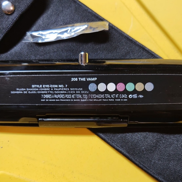 Marc Jacobs eyeshadow palette (The Vamp) - Picture 2 of 5